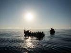 migran-menyeberangi-laut-mediterania.jpg