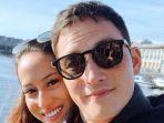 mike-lewis-dan-kekasihnya-rayakan-momen-valentine-bersama-di-inggris.jpg