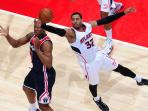 mike-scott-dunks-on-bradley-beal_20150504_103945.jpg