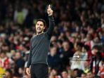 mikel-arteta-memberikan-instruksi.jpg
