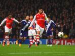 mikel-arteta-tendangan_20141105_084523.jpg