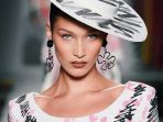 miliki-tubuh-ideal-begini-isi-kulkas-bella-hadid_20181105_152724.jpg