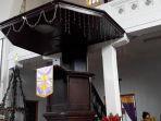 mimbar-berusia-106-tahun-di-gpib-pniel.jpg