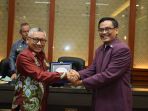 minat-baca-kalsel_20170916_072157.jpg