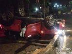 mini-cooper-terguling-dan-ringsek.jpg