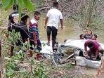 minibus-terguling-di-trans-papua_1.jpg