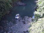 minibus-terjun-ke-sungai-6-orang-tewas.jpg