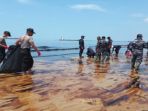 minyak-tumpah-di-balikpapan_20180405_112011.jpg