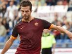 miralem-pjanic-tendanganbebass_20150927_012734.jpg