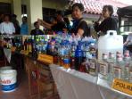 miras-disita-dalam-razia-operasi_20160517_123228.jpg