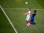 miroslav-klose-dan-ezequiel-garay_20150719_173853.jpg