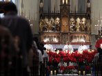 misa-malam-natal-di-gereja-katedral_20151225_004818.jpg
