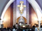 misa-malam-natal-pertama-di-gereja-santa-c.jpg