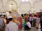 misa-natal-di-gereja-katedral-semarang-berlangsung-khidmat_20191225_232735.jpg