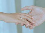 miss-mondial-koleksi-cincin-lamaran-brilliantrose.jpg