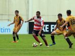 mitra-kukar-kalahkan-madura-united_20170903_194236.jpg