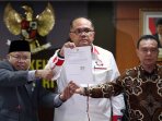mkd-bacakan-surat-pengunduran-diri-setya-novanto_20151216_214504.jpg