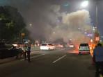 Mesin Tiba-tiba Meledak, Daihatsu Terios Terbakar di Depan Polda Metro