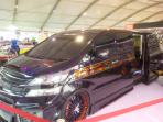mobil-alphard-modifikasi-karya-kunto-wibisono-dipamerkan-di-iims-2016_20160411_174635.jpg