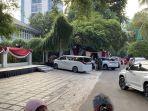 mobil-alphard-putih-ditumpangi-prabowo-subianto-tiba-di-rumah-kertanegara-iv-kebayoran-baru.jpg