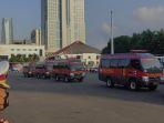 mobil-ambulans-yang-dikerahkan-polda-metro-jaya-untuk-evakk.jpg