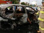mobil-avanza-hangus-terbakar-usai-alami-kecelakaan-di-tol-dalam-kota.jpg