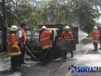 mobil-boks-terbakar-di-jalan-jemursari-surabay_20181106_171225.jpg