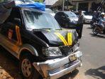 mobil-dinas-milik-polresta-malang-kota-menabrak-pemotor.jpg