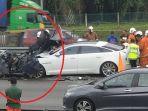 mobil-hancur-ditabrak-jaguar.jpg