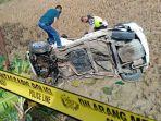 mobil-honda-jazz-terseret-kereta-api-barang.jpg