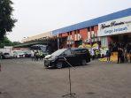 mobil-jenazah-yang-rencananya-membawa-jenazah-emmeril-kahn-mumtadz.jpg