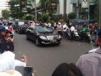 mobil-jusuf-kalla-melintas-di-fx.jpg