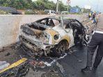 mobil-kecelakaan-dan-terbakar-di-tol.jpg