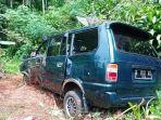 mobil-kijang-masuk-jurang.jpg