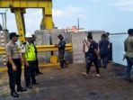 mobil-l-300-tercebur-ke-laut-di-pelabuhan-bakauheni.jpg