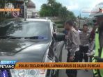 mobil-lawan-arus-di-jalur-puncak_20161228_165525.jpg