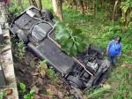 mobil-masuk-jurang.jpg
