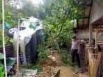 mobil-mengalami-kecelakaan-tunggal-di-kampung-cipeusing.jpg