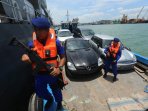 mobil-mewah-selundupan-diamankan-di-batam_20160926_235802.jpg