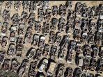mobil-mobil-yang-terbakar-dihancurkan-oleh-helikopter-israel.jpg
