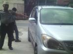 mobil-nining-suryani-korban-pecah-kaca-mobil_20151121_050054.jpg