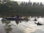 mobil-nyebur-sungai-bondoyudo-di-jember.jpg