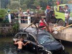 mobil-pemudik-terjun-ke-sungai.jpg