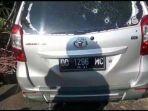 mobil-pencuri-banyak-bekas-tembakan.jpg