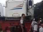 mobil-pikap-tertabrak-kereta-api.jpg