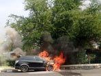 mobil-terbakar-2j1.jpg