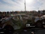 mobil-terbakar-akibat-ledakan-bom-di-kota-basra-irak.jpg