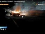 mobil-terbakar-di-tengah-kemacetan-jakarta_20170928_123353.jpg
