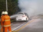 mobil-terbakar-di-tol_20180822_215012.jpg