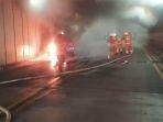 mobil-terbakar-di-underpass-gandaria-city.jpg